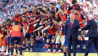 ترامب بجانب الفريق الفائز
